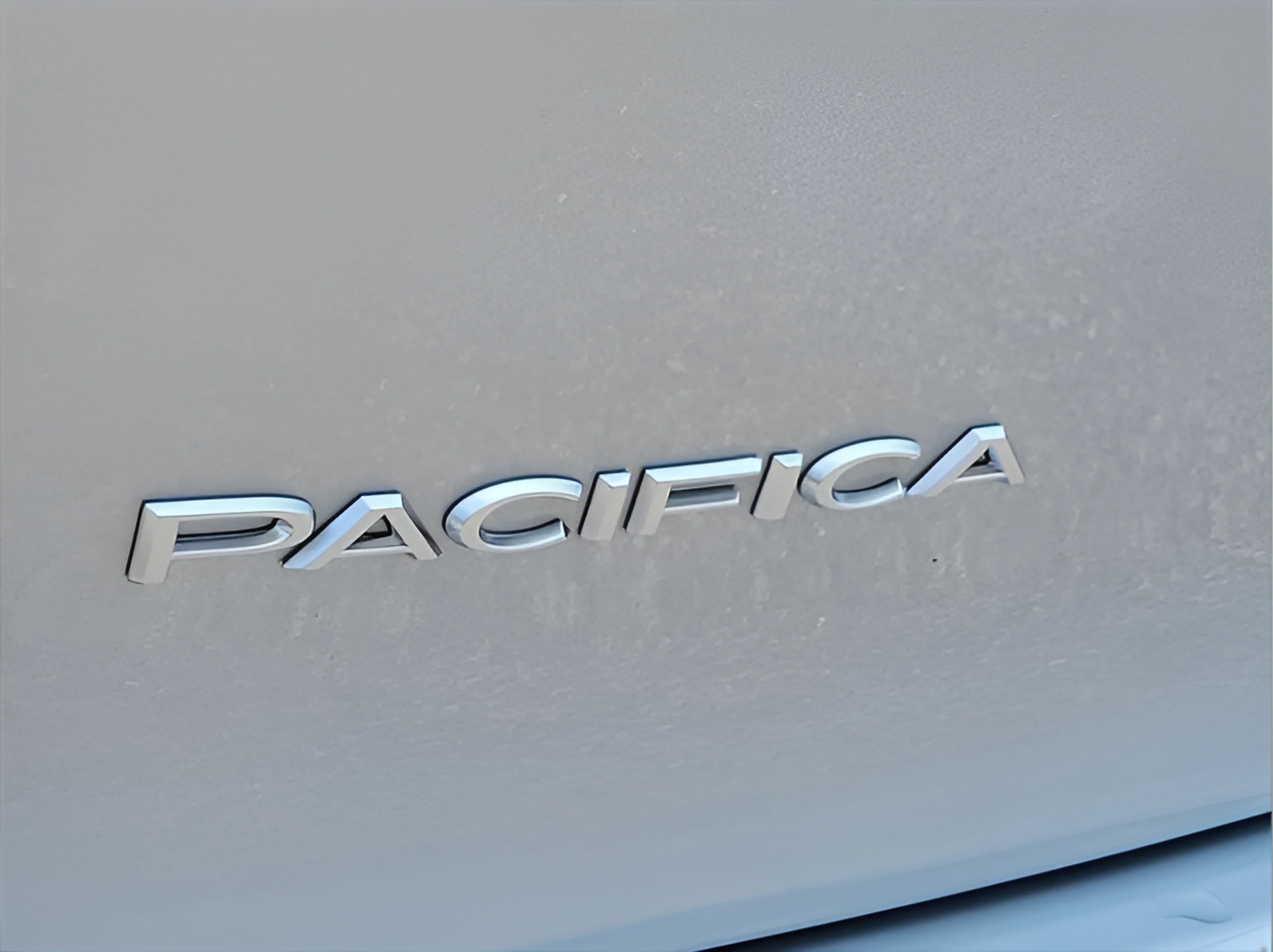 Used 2023 Silver Mist Clearcoat Chrysler Hybrid Pinnacle image 19