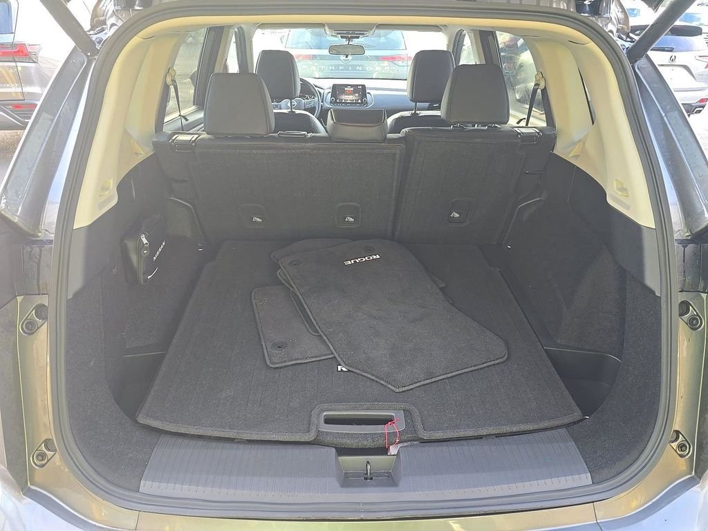 Used 2025 Gray Nissan SV image 7