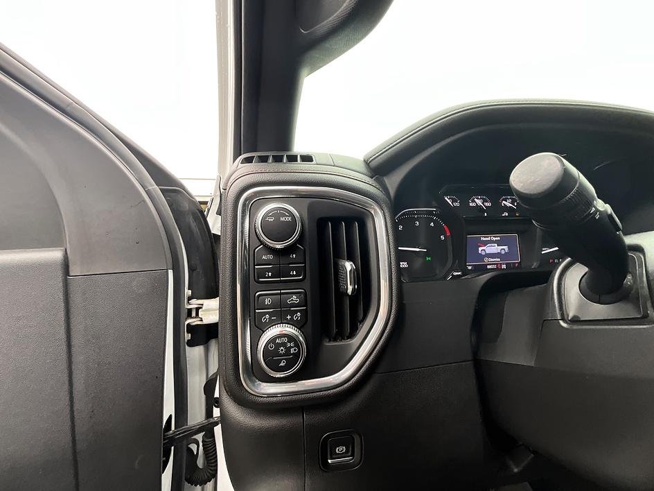 Used 2021 White GMC AT4 image 34