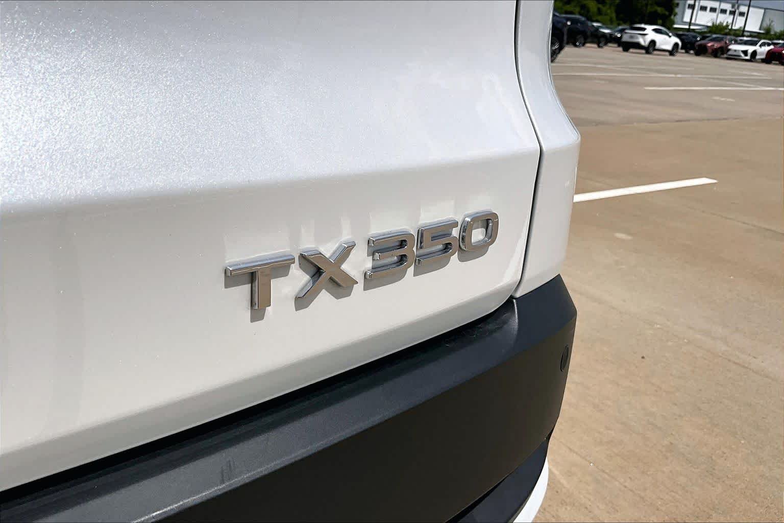 Used 2025 Wind Chill Pearl Lexus Premium image 10