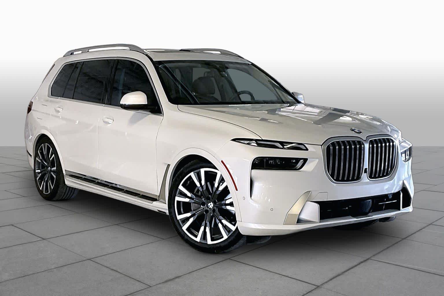 Used 2023 Mineral White Metallic BMW xDrive40i image 2