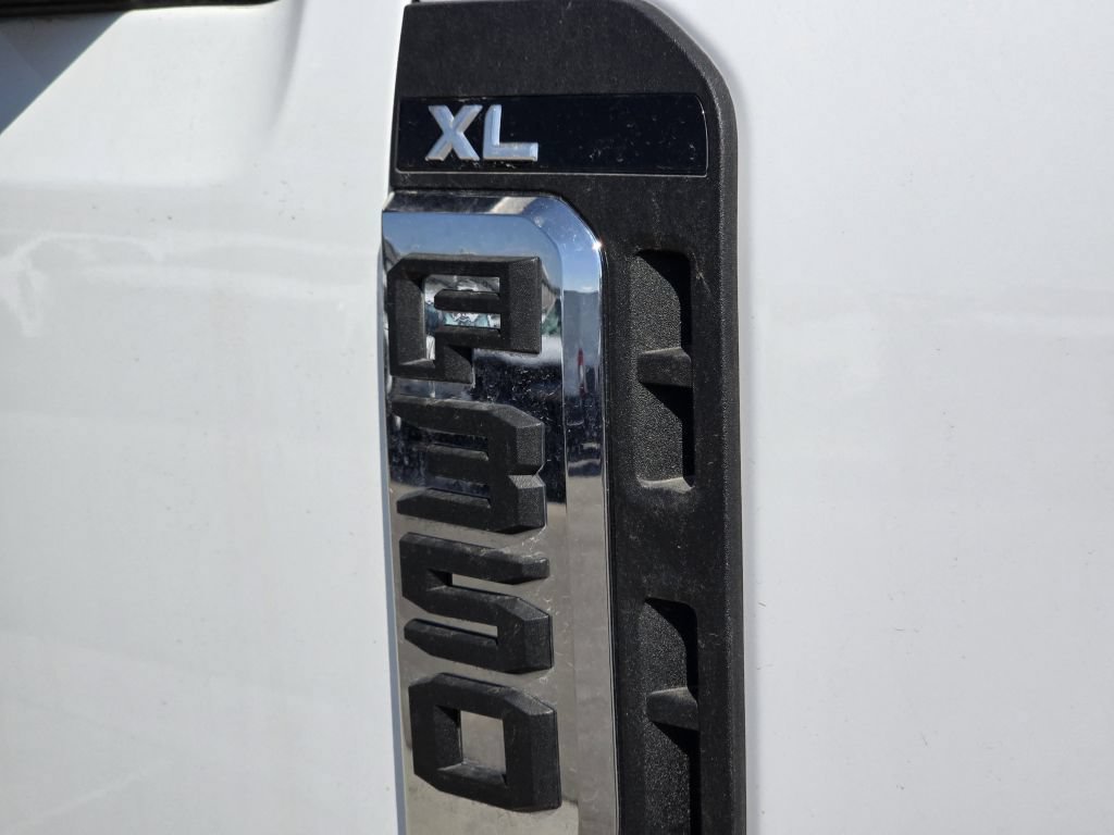 New 2026 Oxford White Ford XL image 29