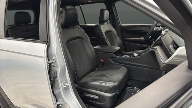 Used 2024 Silver Jeep Altitude X image 24
