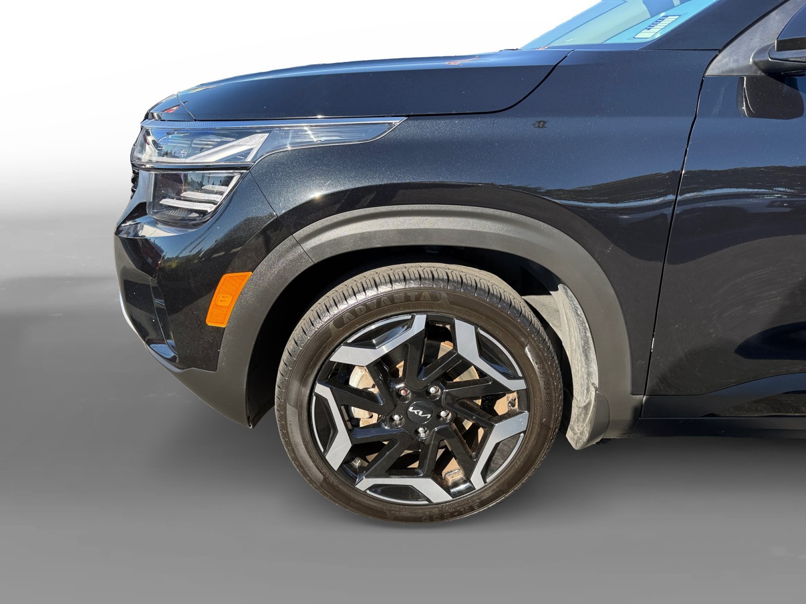 Used 2024 Black Kia SX image 9