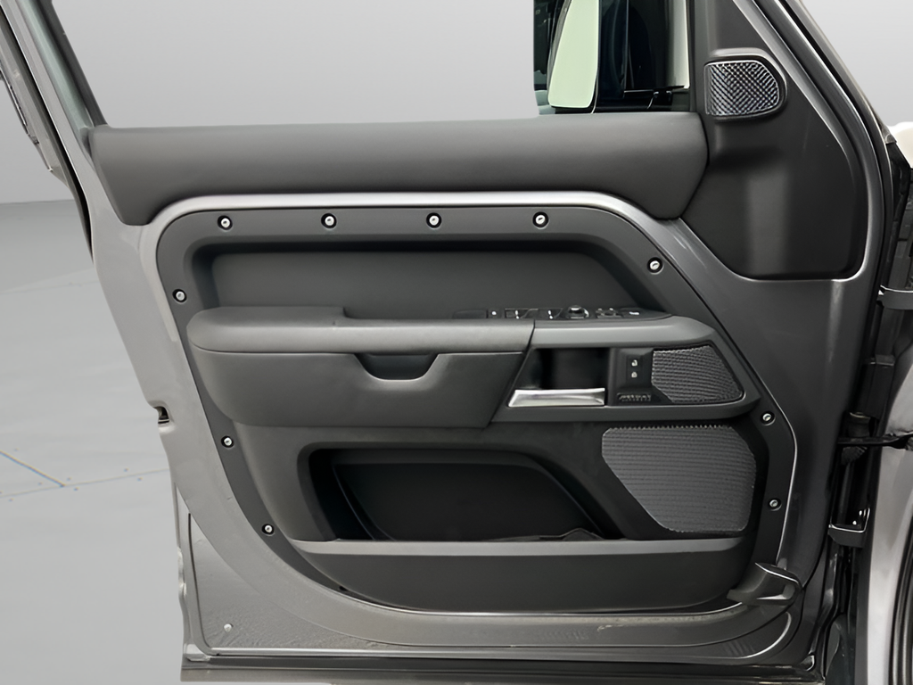 Used 2021  Land Rover X image 37
