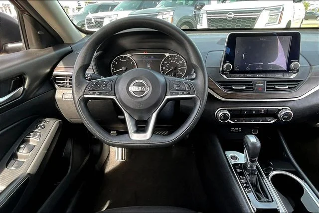 Used 2024 Red Nissan 2.5 SV image 8