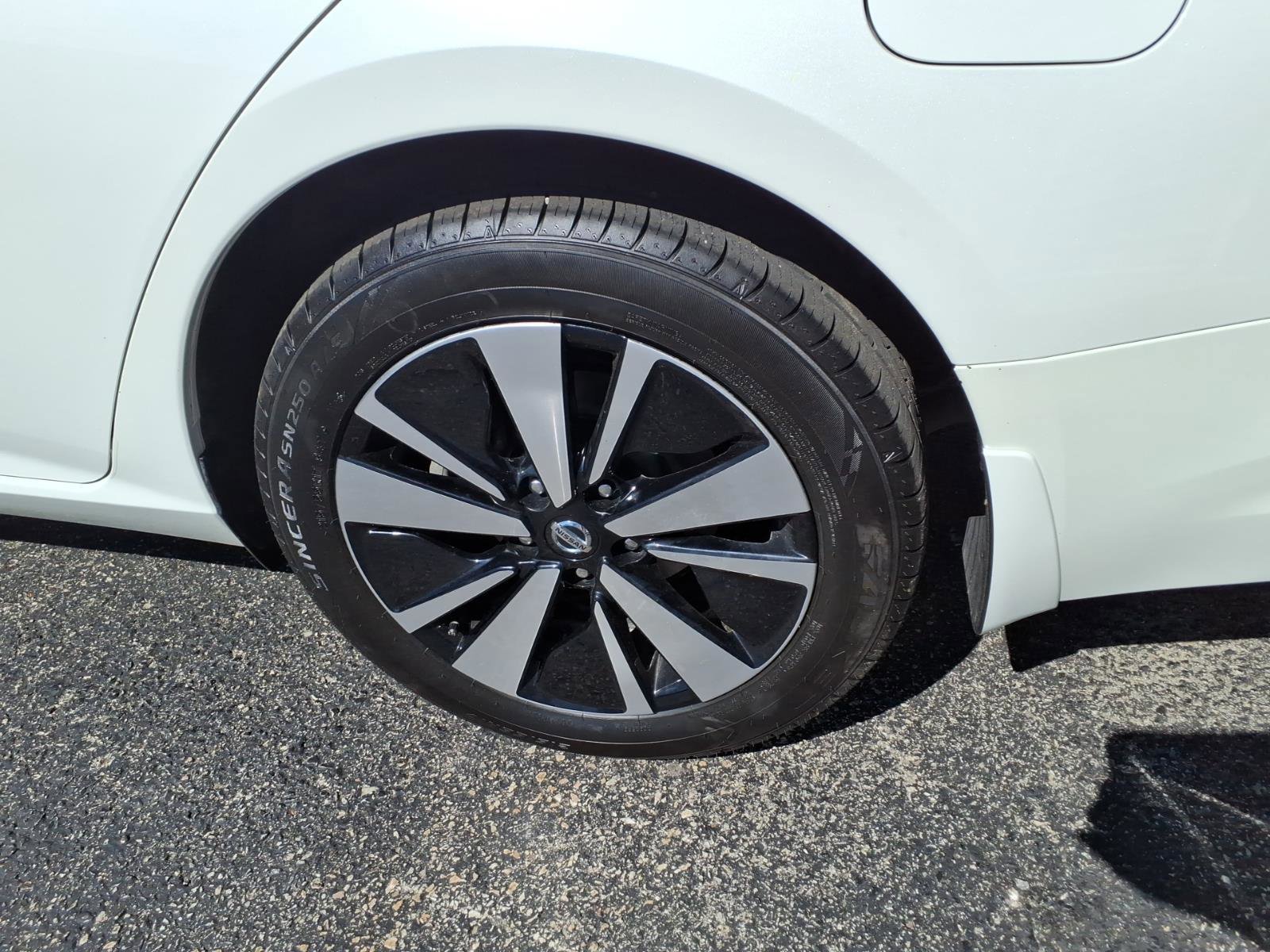 Used 2021 Pearl White Tricoat Nissan 2.5 SV image 17