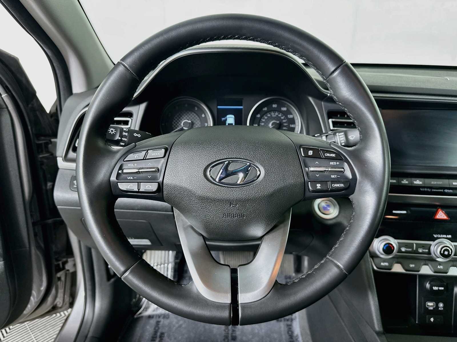 Used 2020 Fluid Metal Hyundai Limited image 11