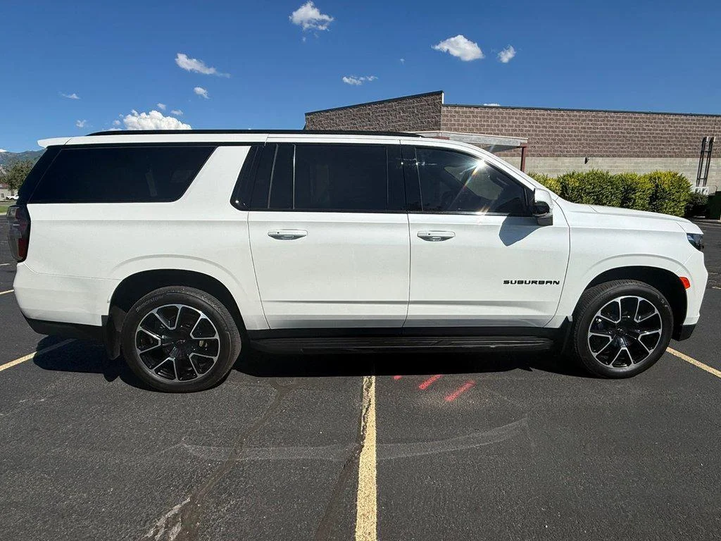 2024 Chevrolet Suburban RST - Photo 7