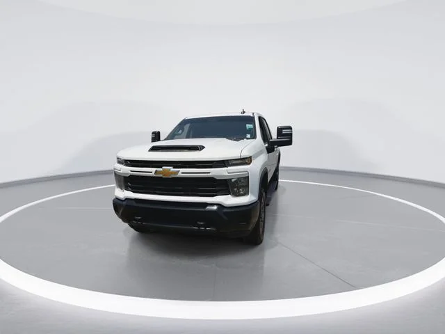 Used 2024 White Chevrolet Custom 5th Wheel image 4