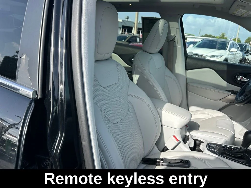 Certified Used 2021 Black Jeep Latitude Lux image 23