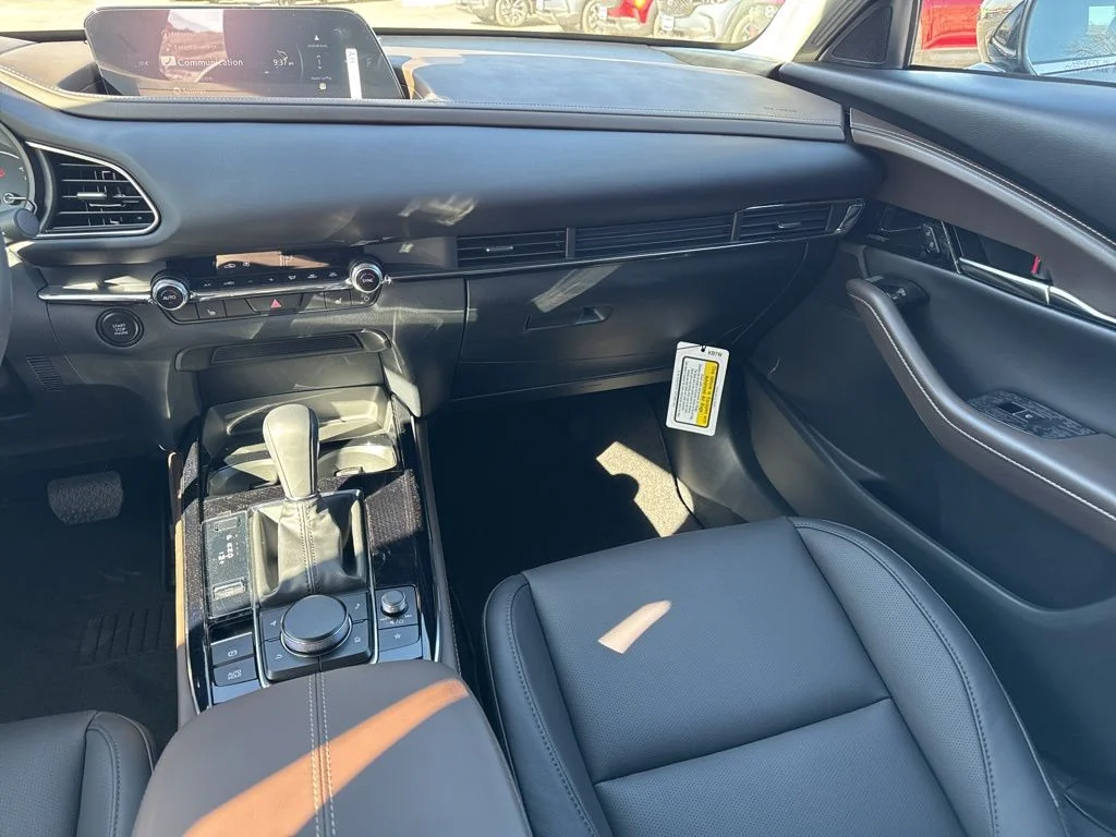 2025 Mazda CX-30 Premium - Photo 13