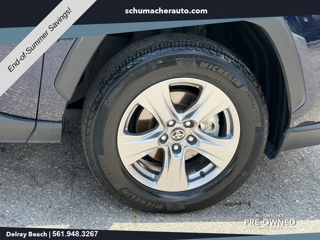 Used 2025  Toyota XLE image 9