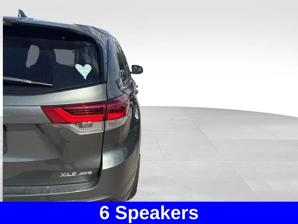 Used 2019 Green Toyota XLE image 5