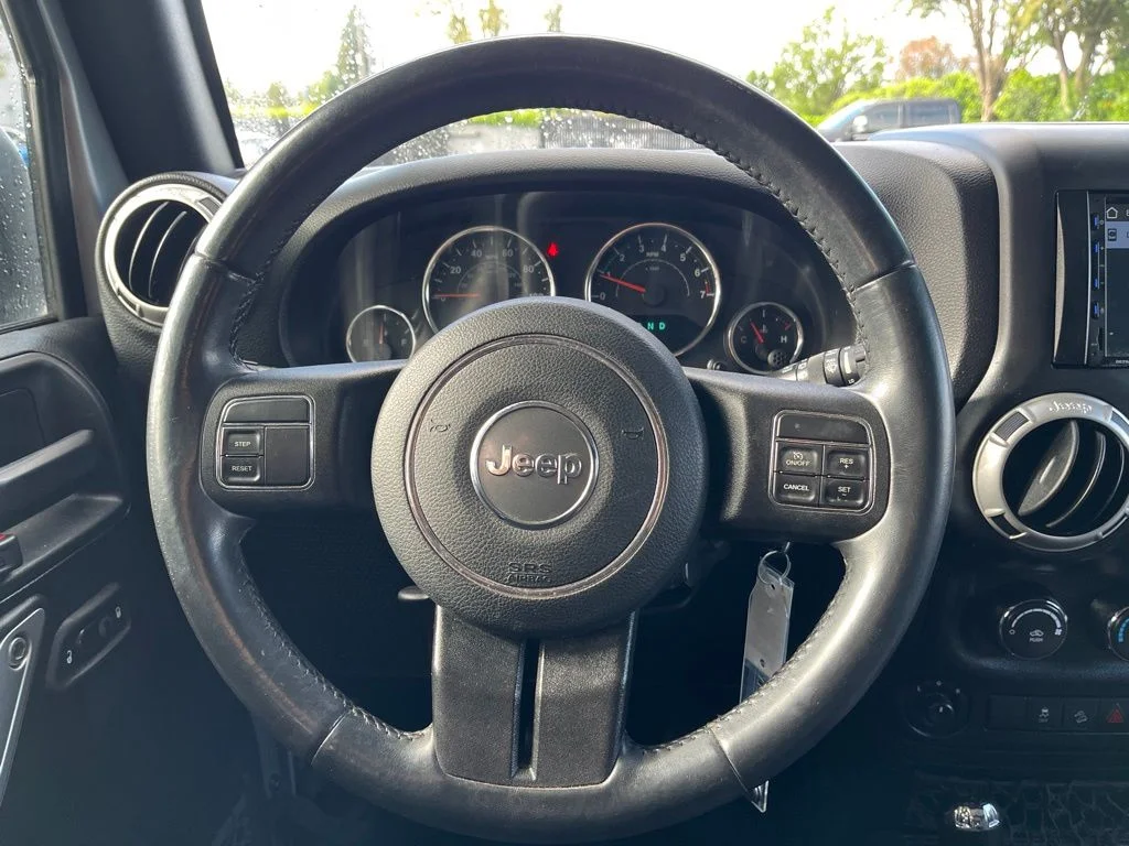 Used 2018 Silver Jeep Unlimited Sahara image 15