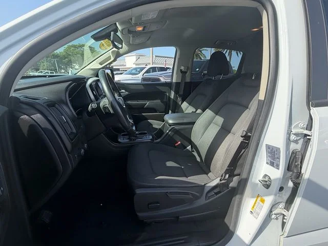 Used 2022 White GMC Elevation image 9