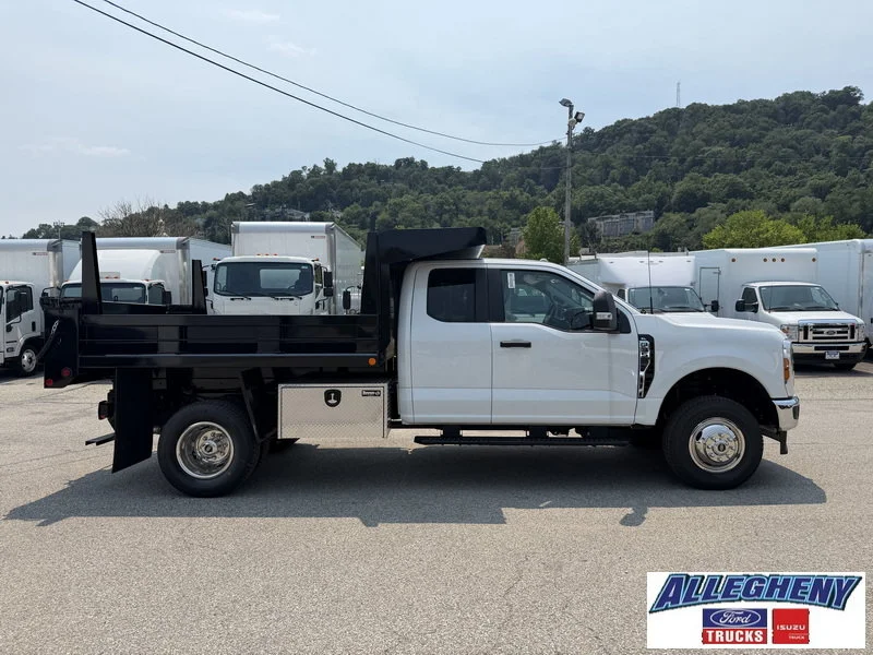 New 2025 Oxford White Ford XL image 5