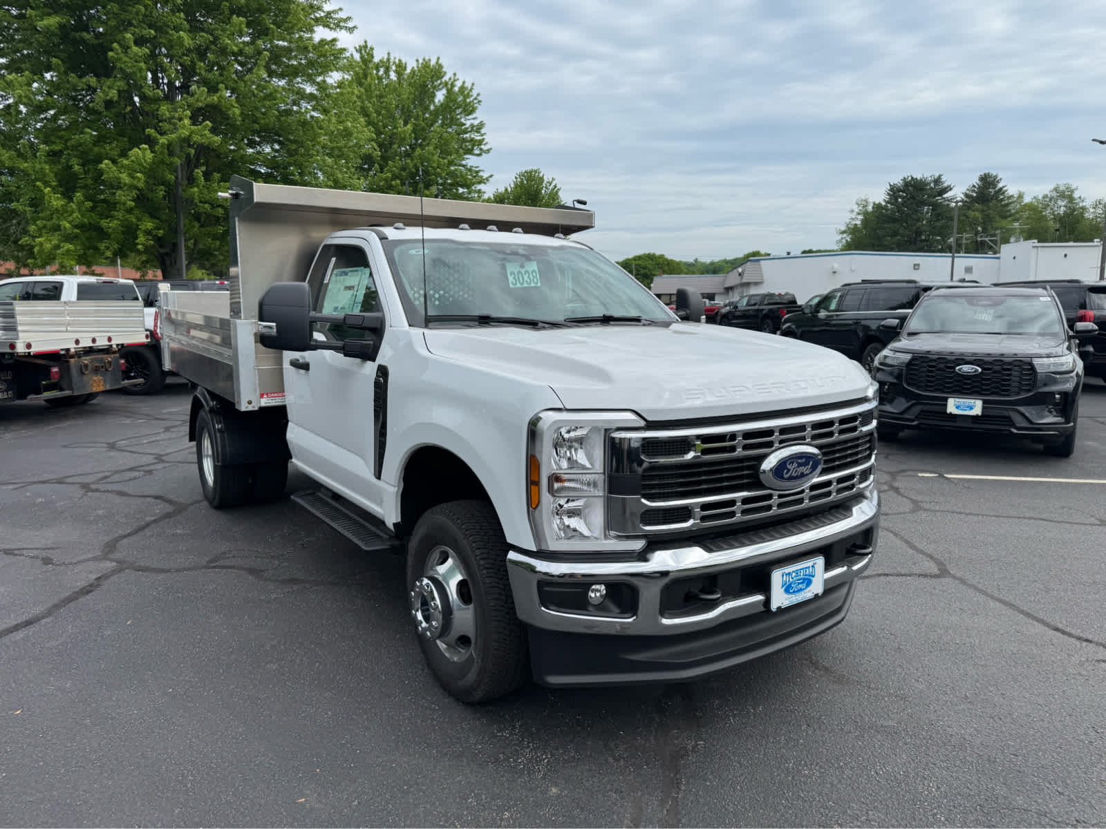 New 2026 Oxford White Ford XL image 9