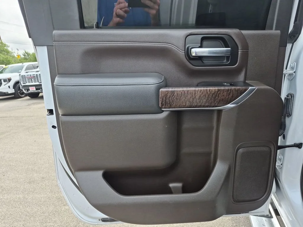 Used 2020 White GMC Denali image 33
