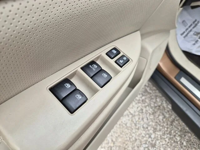 Used 2013 Tan Subaru 2.5i image 14