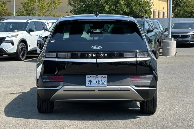 Used 2024 Black Hyundai SEL image 5