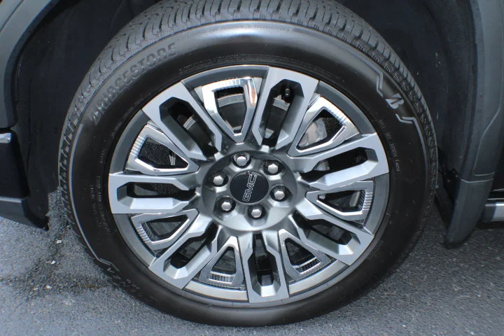 Certified Used 2025 Onyx Black GMC Denali Ultimate image 5