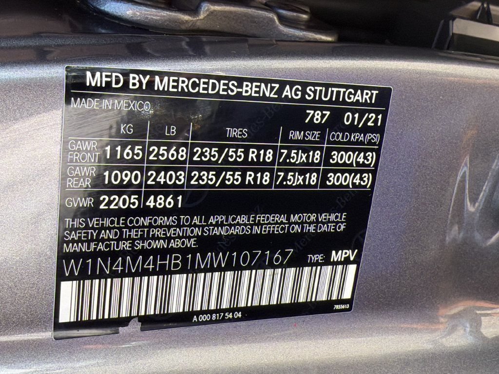 Used 2021 Silver Mercedes-Benz GLB 250 image 40