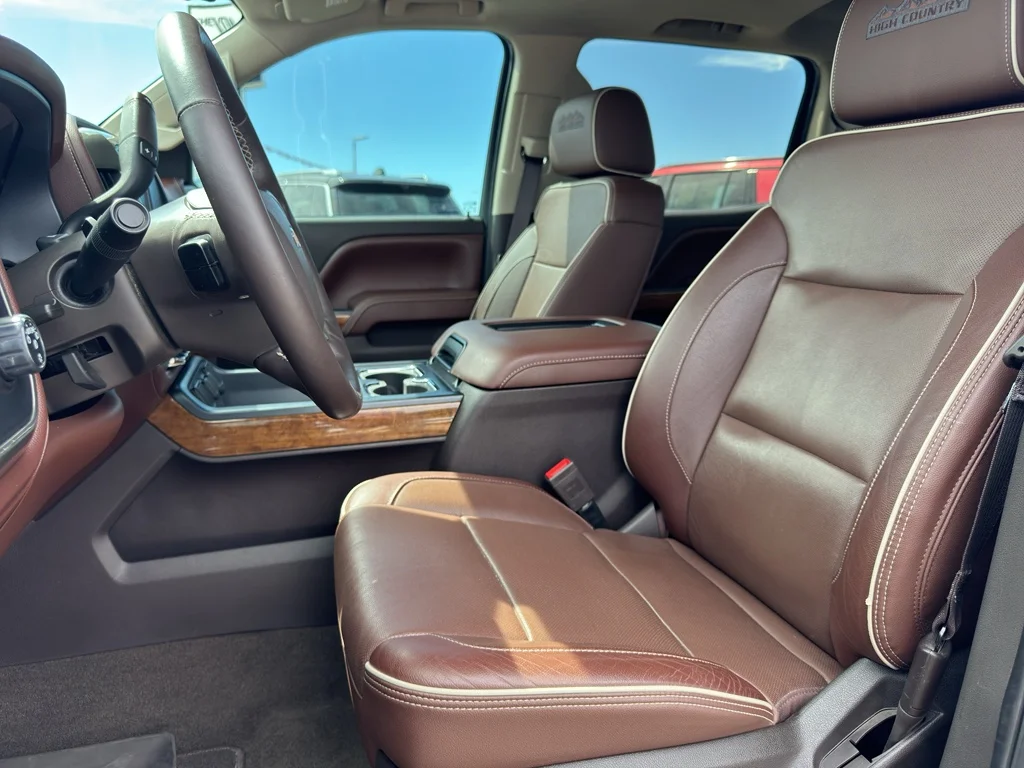 Used 2017 Iridescent Pearl Tricoat Chevrolet High Country image 11