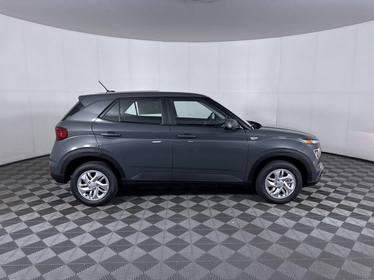 New 2026 Ecotronic Gray Hyundai SE image 4