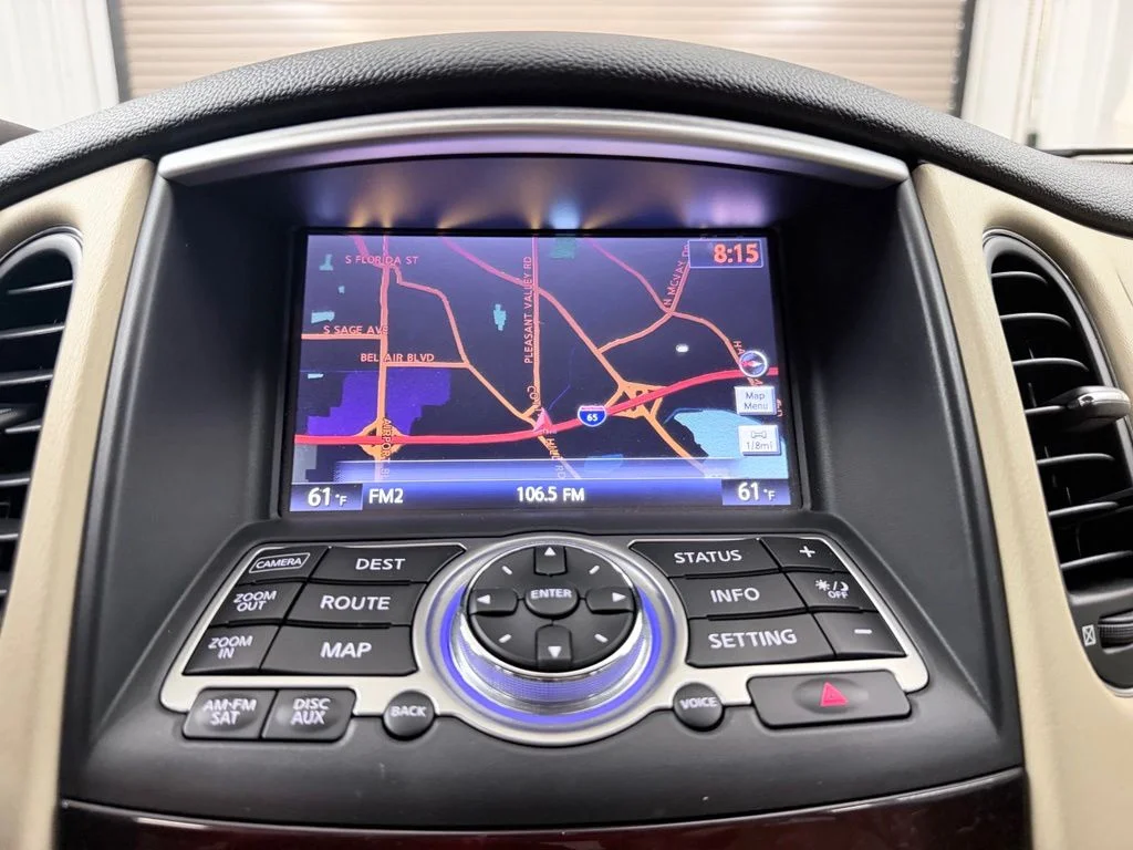 Used 2017 White INFINITI Base image 19