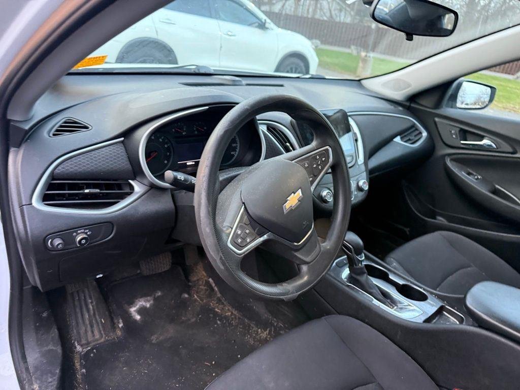 Used 2022 Summit White Chevrolet LS image 5