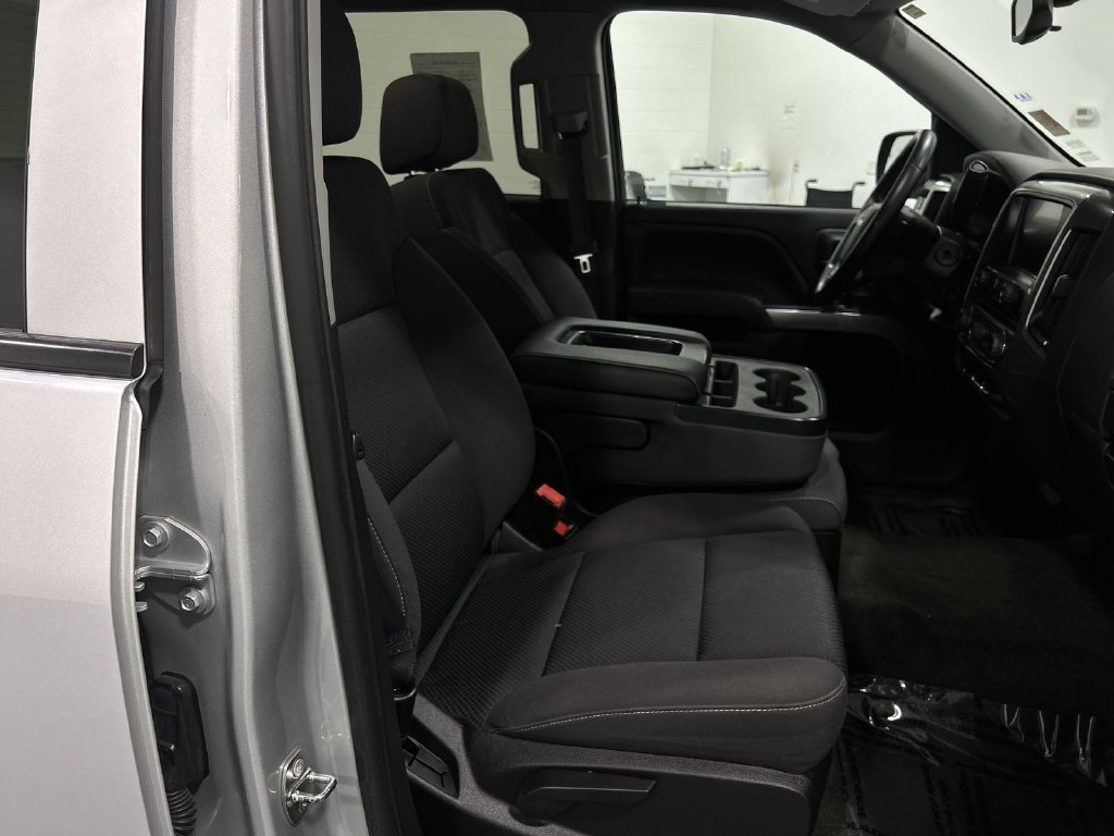 Used 2015 SILVER ICE METALLIC Chevrolet LT image 25