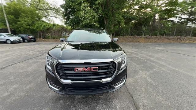 Used 2024 Ebony Twilight Metallic GMC SLE image 3