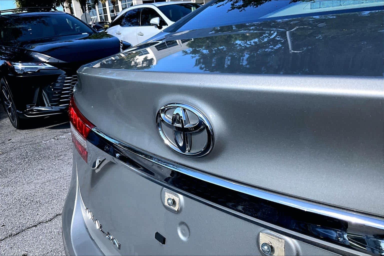 Used 2014 Creme Brulee Mica Toyota XLE image 30