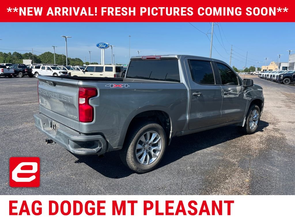 Used 2023 Gray Chevrolet Custom image 4