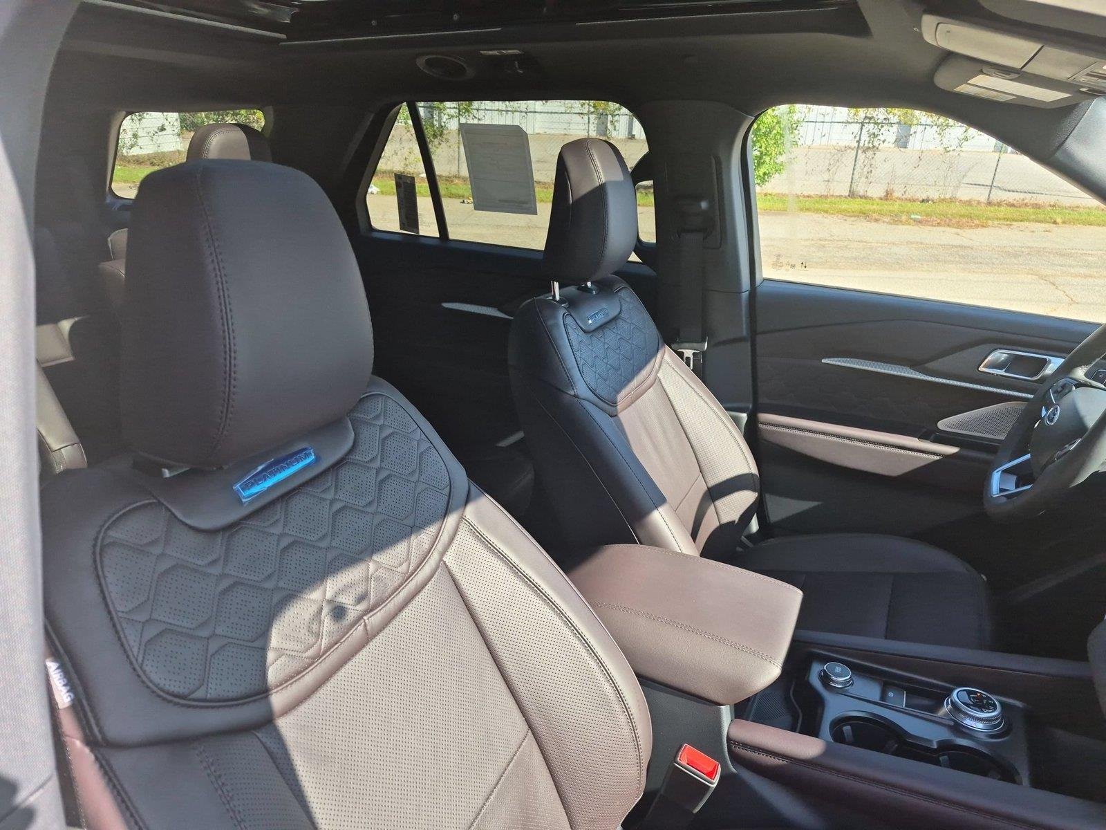 New 2027 Star White Metallic Tri-Coat Ford Platinum™ image 36