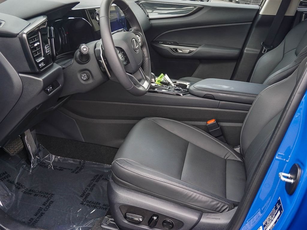 Used 2025  Lexus 350 Premium image 17