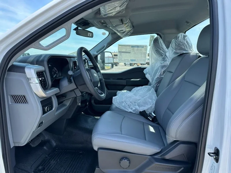 New 2026 Oxford White Ford 4WD Reg Cab 169 in WB 84 in image 4