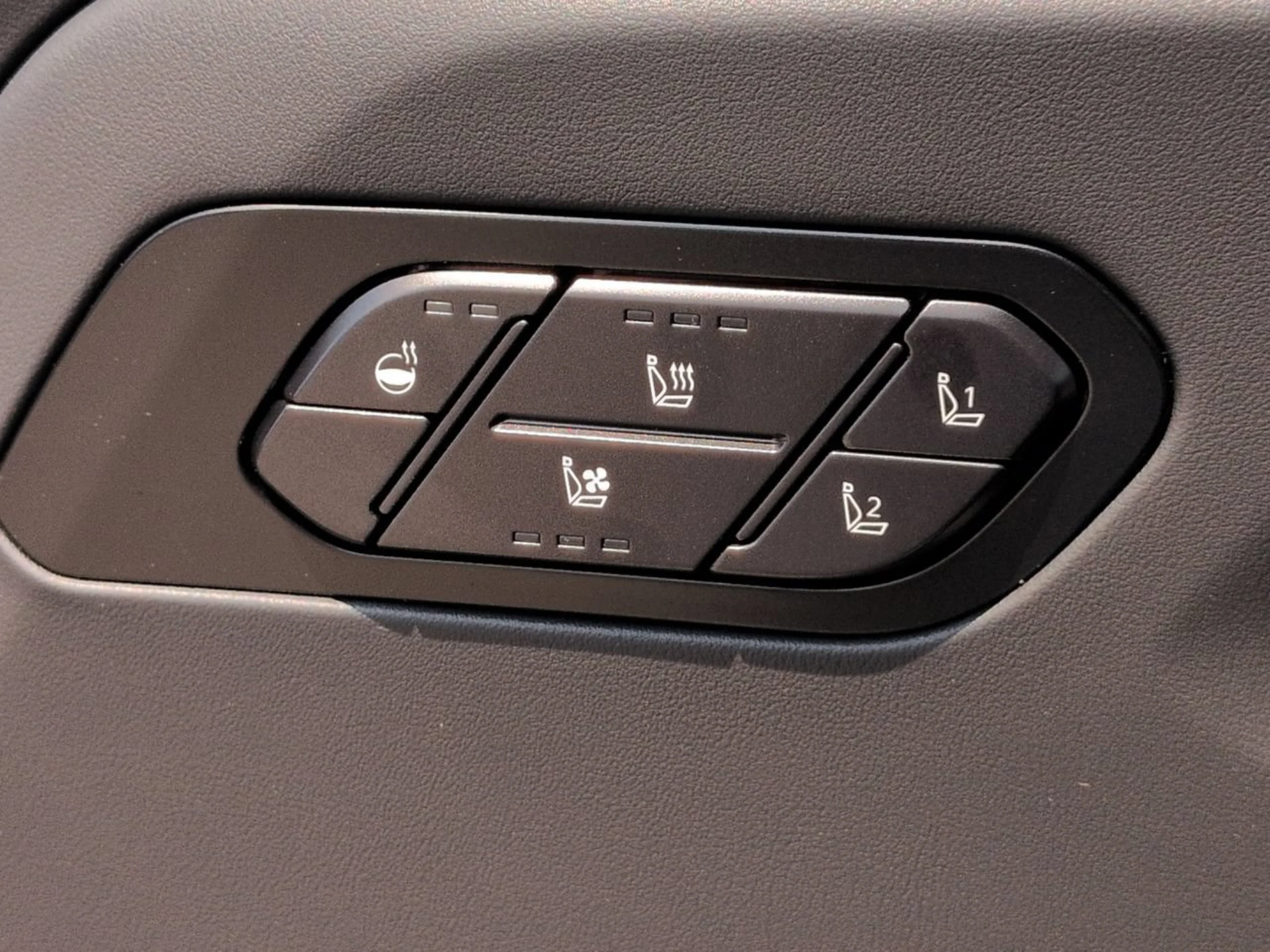 New 2027 Glacial White Pearl Kia X-Line SX image 23