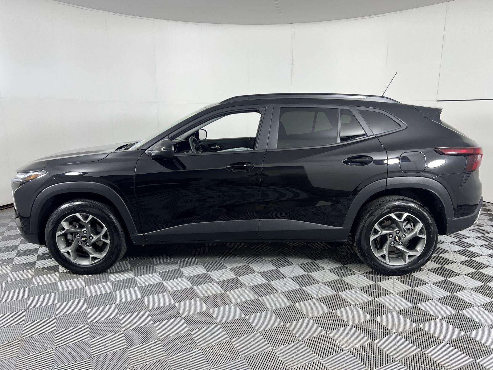 Used 2025 Mosaic Black Metallic Chevrolet LT image 7