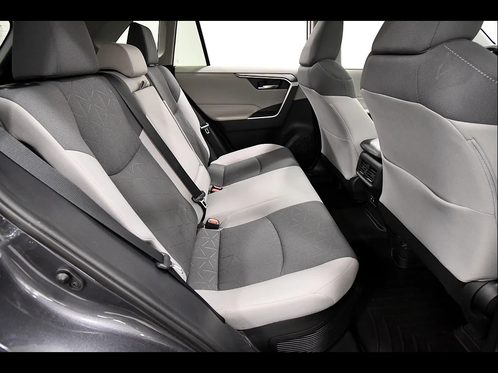 2019 Toyota RAV4 XLE - Photo 18