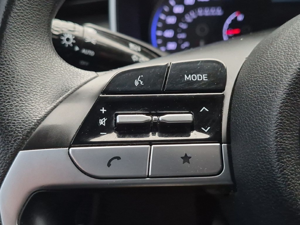 Used 2022 Silver Hyundai SEL image 14