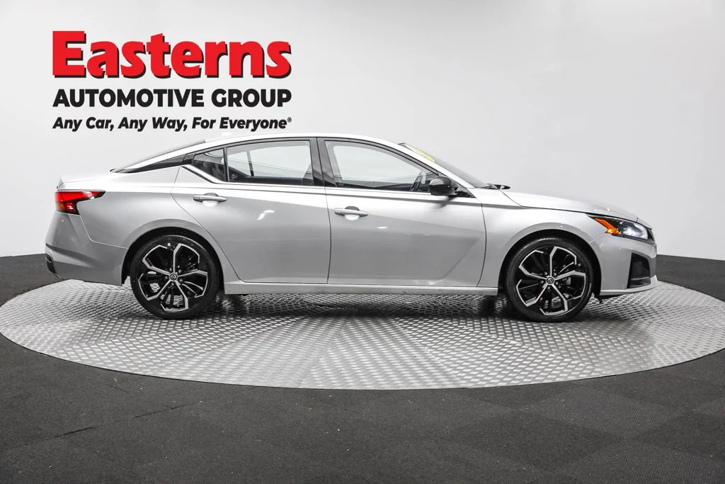 Used 2023 Silver Nissan 2.5 SR image 4