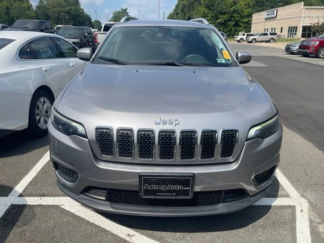 Used 2020 Silver Jeep Latitude image 6