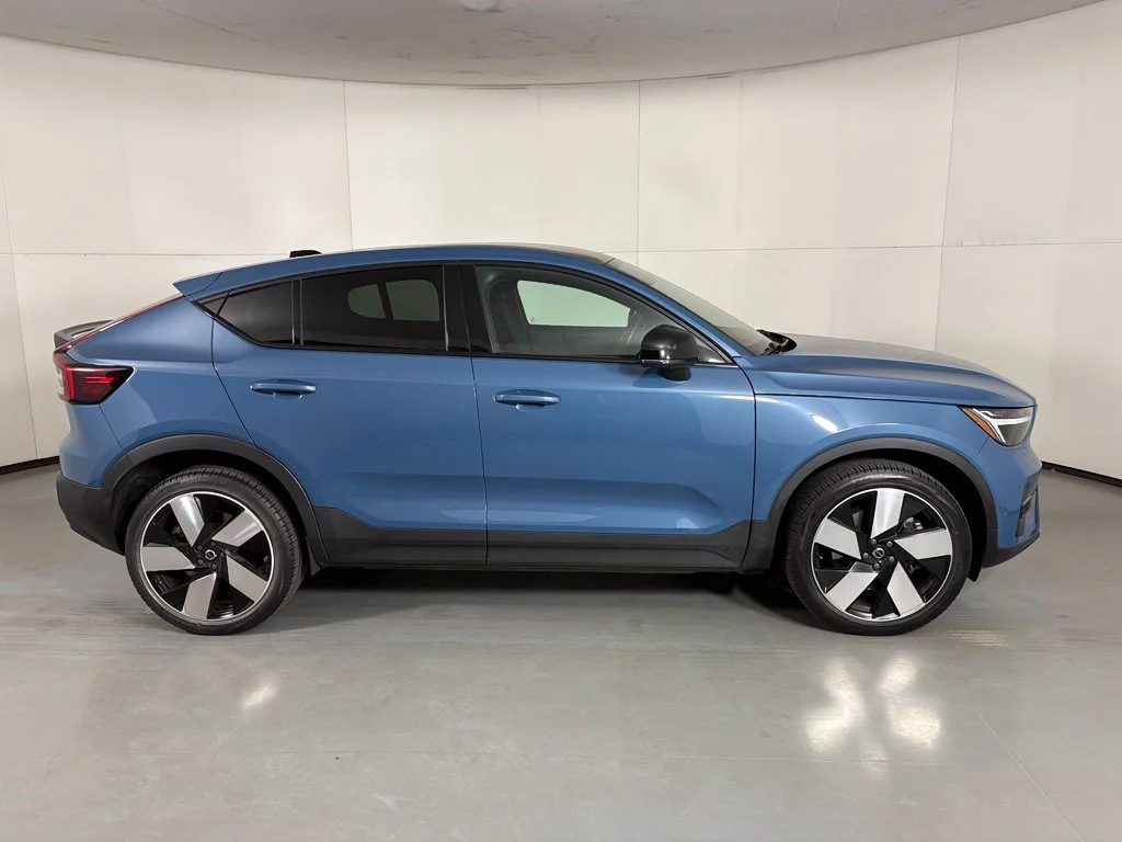 Used 2023 Blue Volvo Ultimate image 9