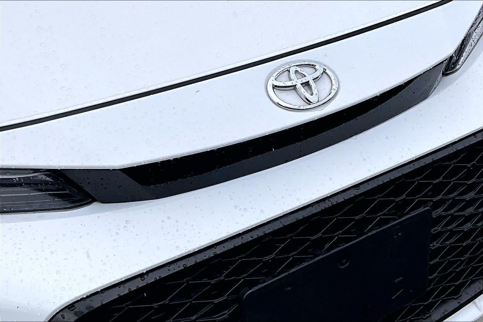 Used 2025 Ice Cap Toyota SE image 29