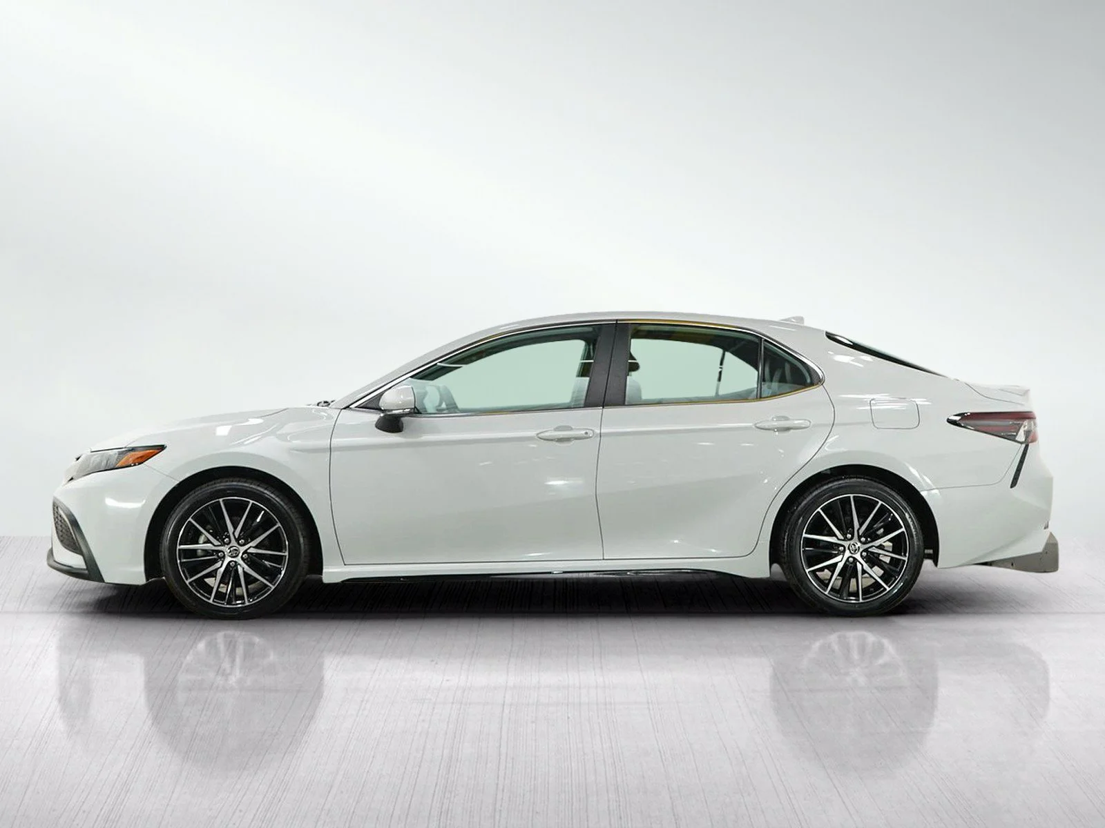 Used 2022  Toyota SE image 2
