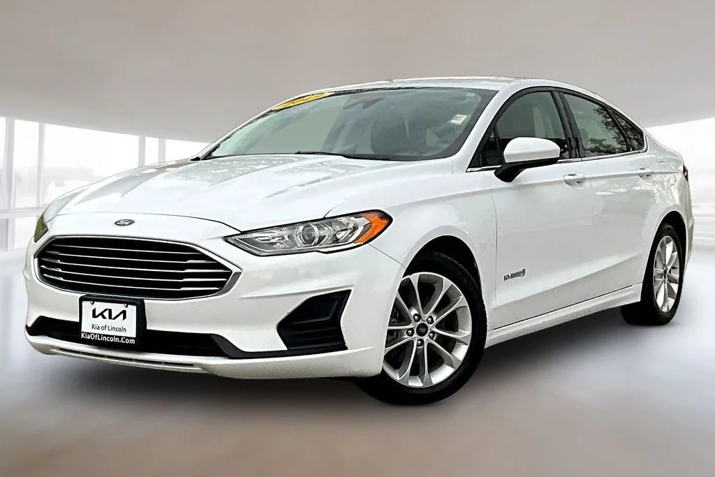 2019 Ford Fusion SE's photo