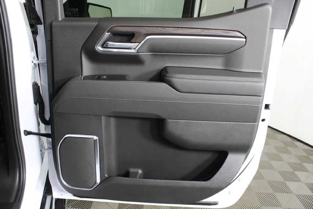 2026 GMC Sierra 1500 SLT - Photo 9