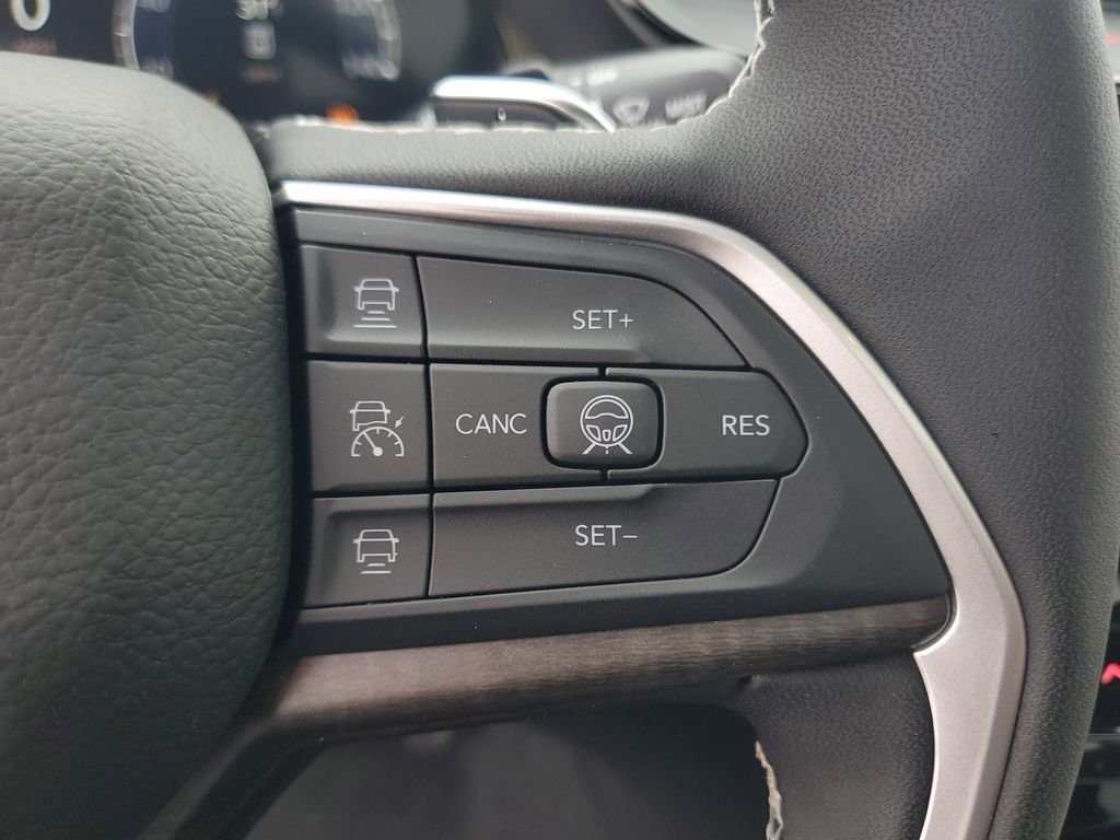 New 2026 Silver Zynith Exterior Paint Jeep Altitude image 23